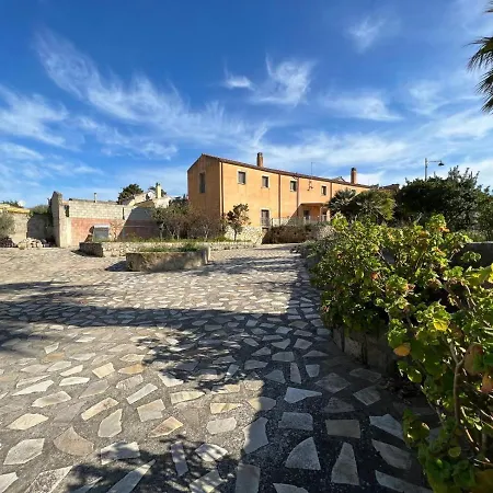 Mariuccia Quarto em Acomodações Particulares Dolianova